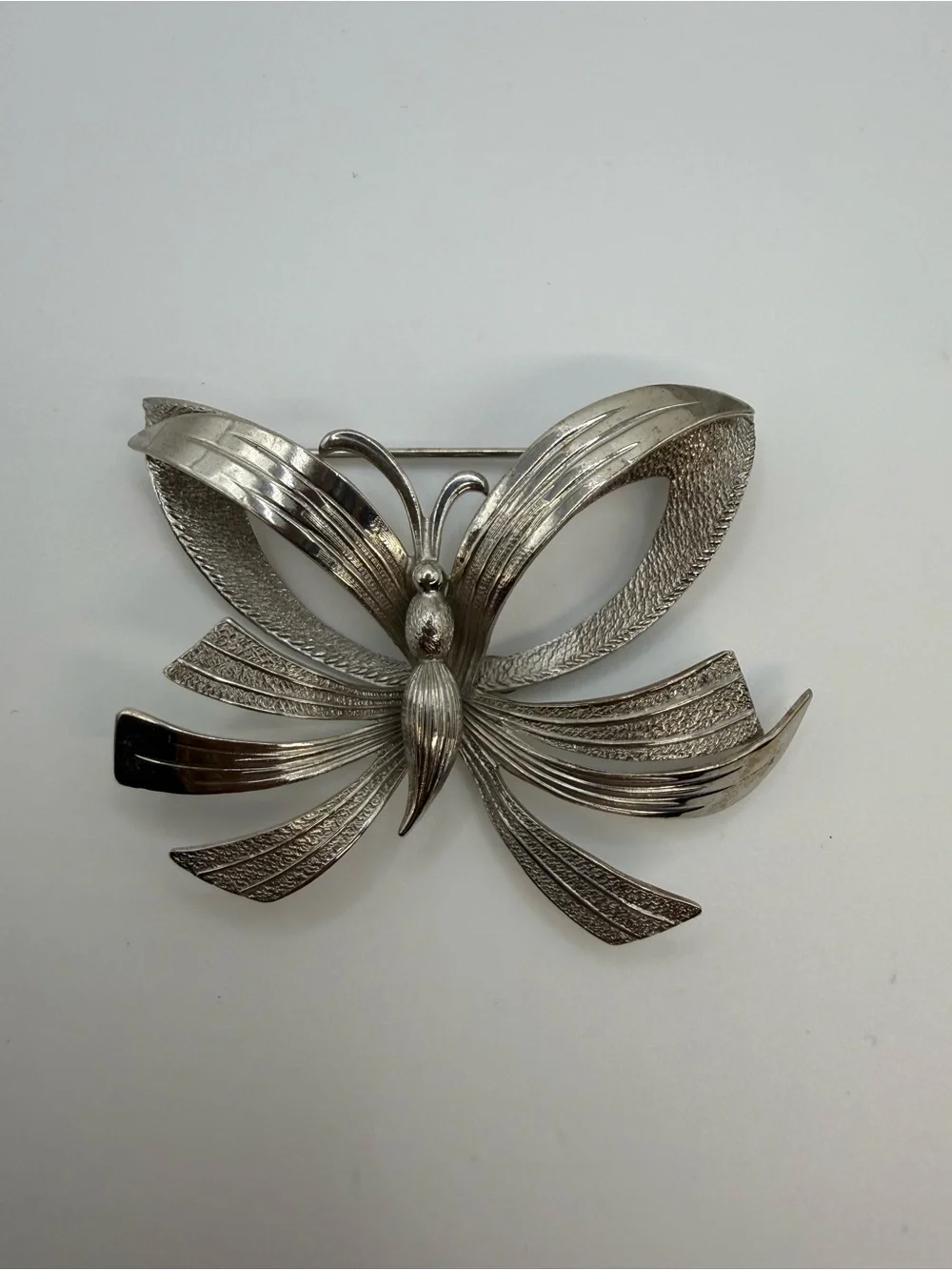 Vintage Giovanni Signed Silver Tone Bow Ribbon Brooch Textured Statement Pin